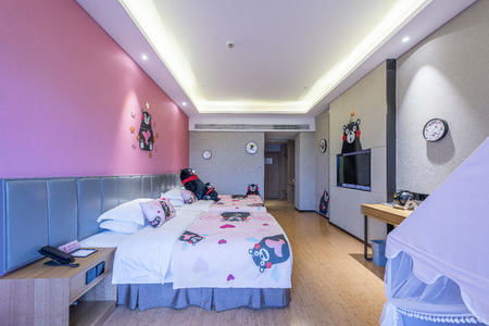 千岛湖大排档对面,尽享湖光山色与家庭乐趣的度假之选